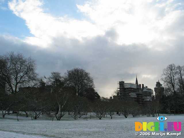 16579 Cardiff castle in the snow